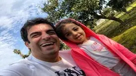 ژست خاص منوچهر هادی و دخترش در تولد ۵۲ سالگیش