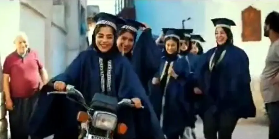 خبرساز شدن کلیپ فارغ التحصیلی دختران دانشکده الزهرای بوشهر
