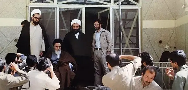 لحظات تاریخی حیات امام(ره) که با دوربین عکاسان جاودان شد
