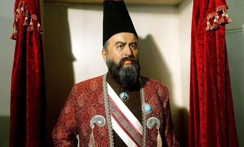 امیرکبیر با خون خود روی دیوار حمام فین چه نوشت؟
