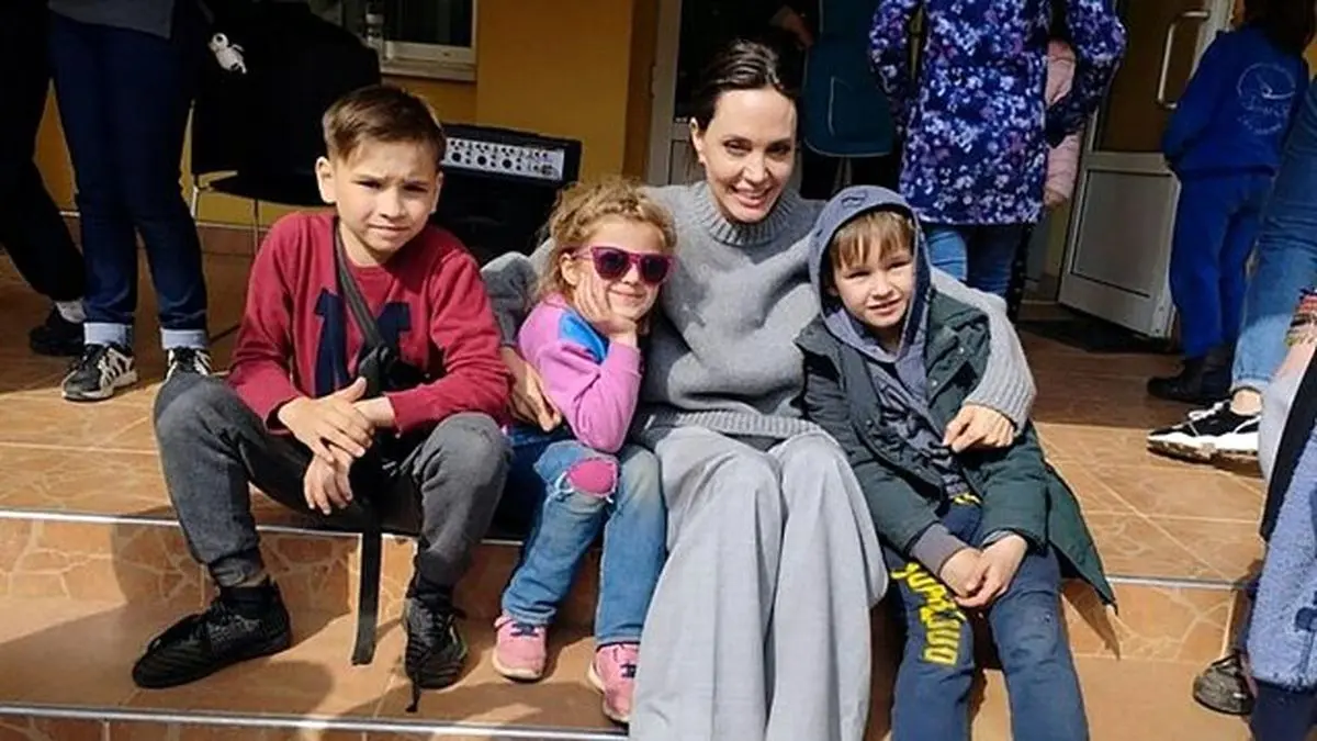 آنجلینا جولی در یک سفر غیرمنتظره به ملاقات کودکان در اوکراین رفت