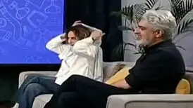 تذکر حجاب مهدی پاکدل به رعنا آزادی‌ور در حضور فردوسی‌پور
