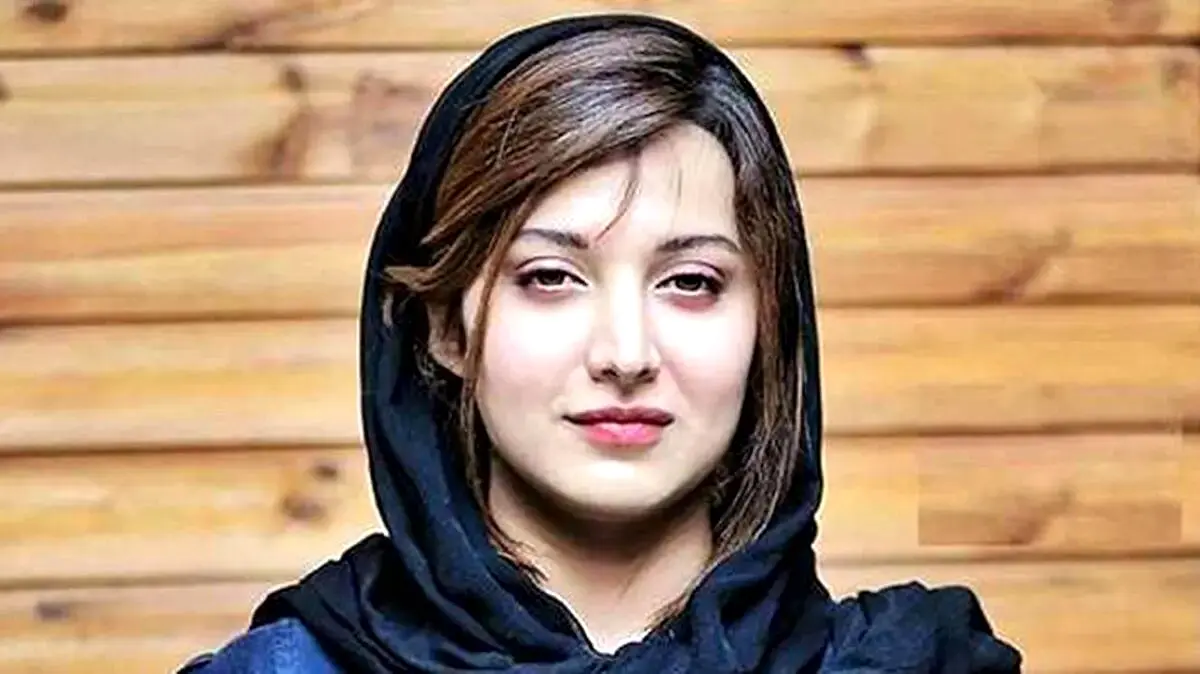 استایل خاص روشنک گرامی با لباس راهبه‌ها
