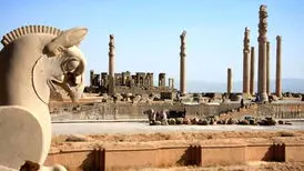 واکنش یگان حفاظت مجموعه تخت جمشید به ماجرای تبلیغ لباس در این مجموعه تاریخی!
