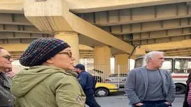 پدر ترانه علیدوستی و بازیگران سینما مقابل زندان اوین/ تصاویر
