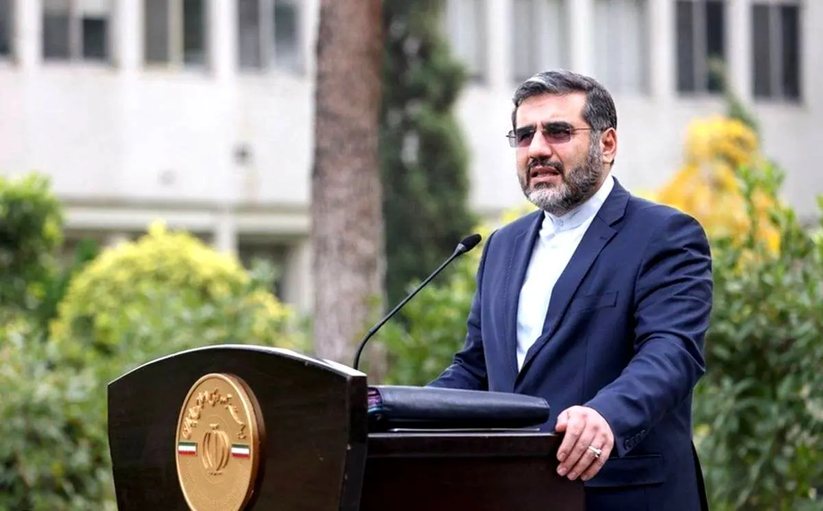 وزیر ارشاد: همه خوانندگانی که ادعا می‌شد دچار محدودیت هستند یا خودشان اینطور فکر می‌کردند، برنامه‌های عادی‌شان برقرار است / گذر زمان نشان داد حرفی که آن روز زدم، کاملا درست بوده
