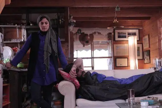 تصویری از چهره غمبار پگاه آهنگرانی و رضا داودنژاد بر پوستر گیسوم