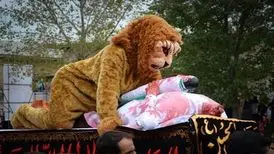 تبلیغ جنجالی شیر تعزیه در دیوار
