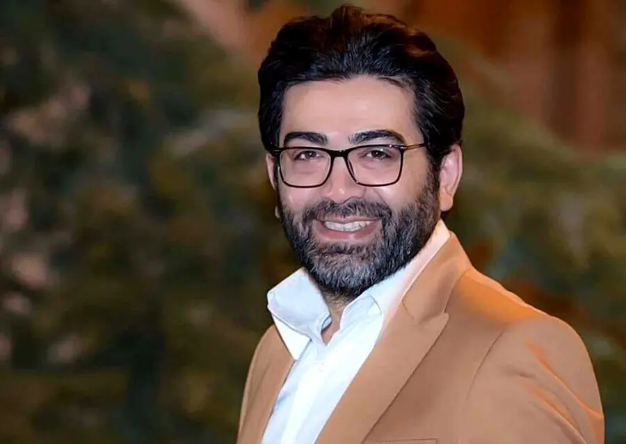 فرزاد حسنی کجاست و چرا اجرا نمی‌کند؟