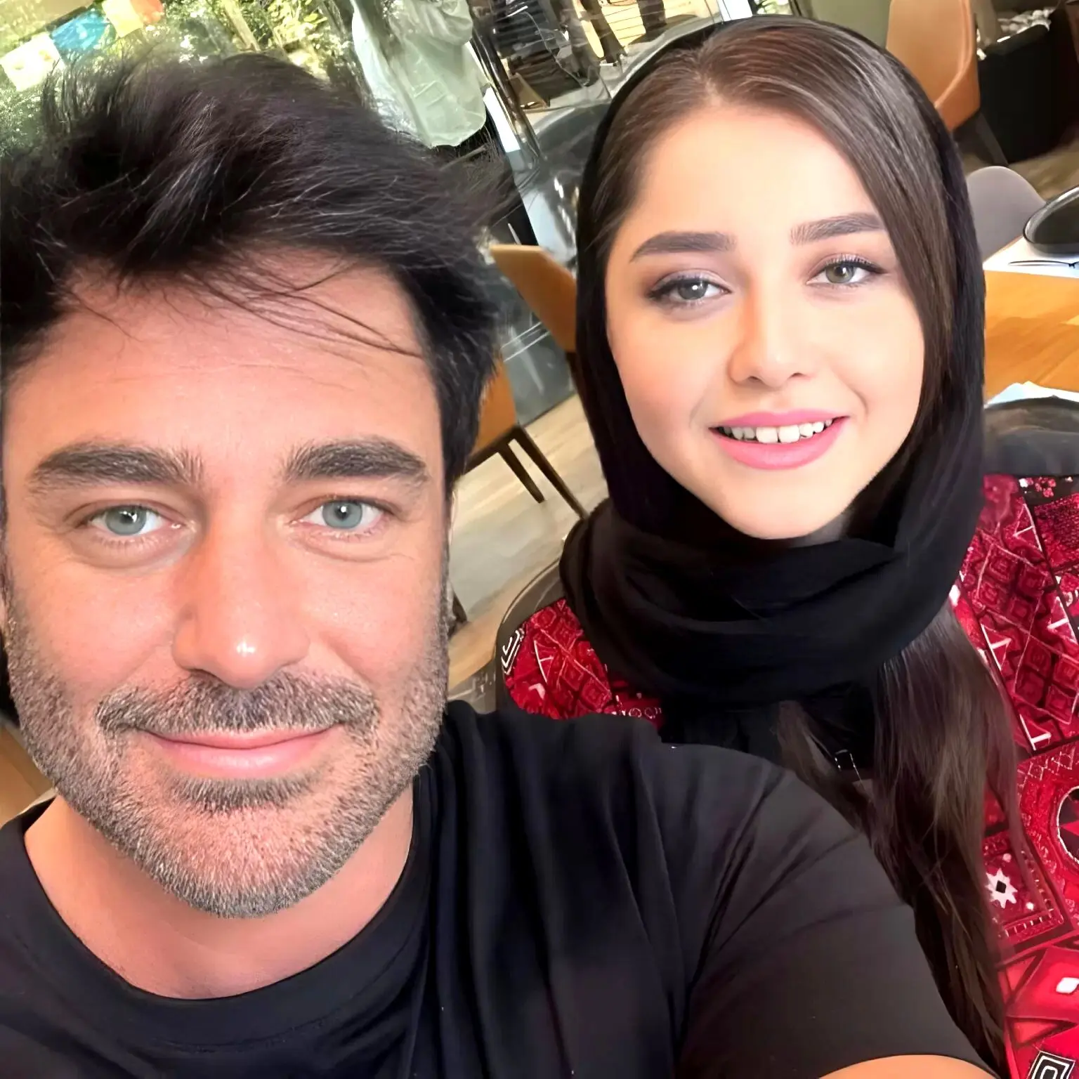 جشن تولد شاهانه محمدرضا گلزار به مناسبت 28 سالگی همسرش، آیسان آقاخانی