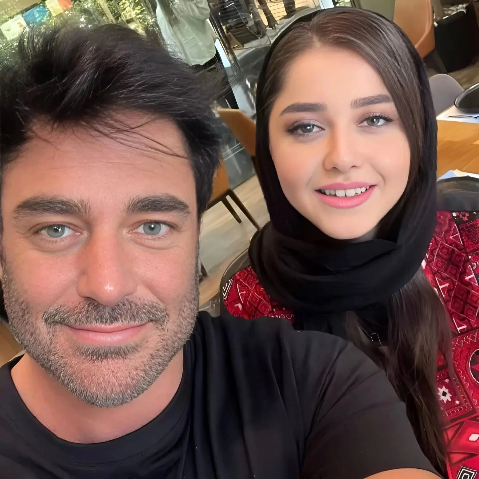 جشن تولد شاهانه محمدرضا گلزار به مناسبت 28 سالگی همسرش، آیسان آقاخانی