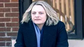 الیزابت ماس با «نقاب» مقابل دوربین استیون نایت می‌رود

