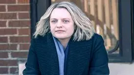 الیزابت ماس با «نقاب» مقابل دوربین استیون نایت می‌رود
