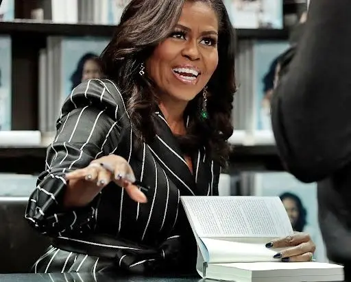میشل اوباما چه کتاب‌هایی می‌خواند و چه ژانری را دوست دارد؟
