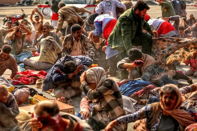 روزانه ۳۰۰ هنرور باید کاملا خاکی و خونی می‌شدند
