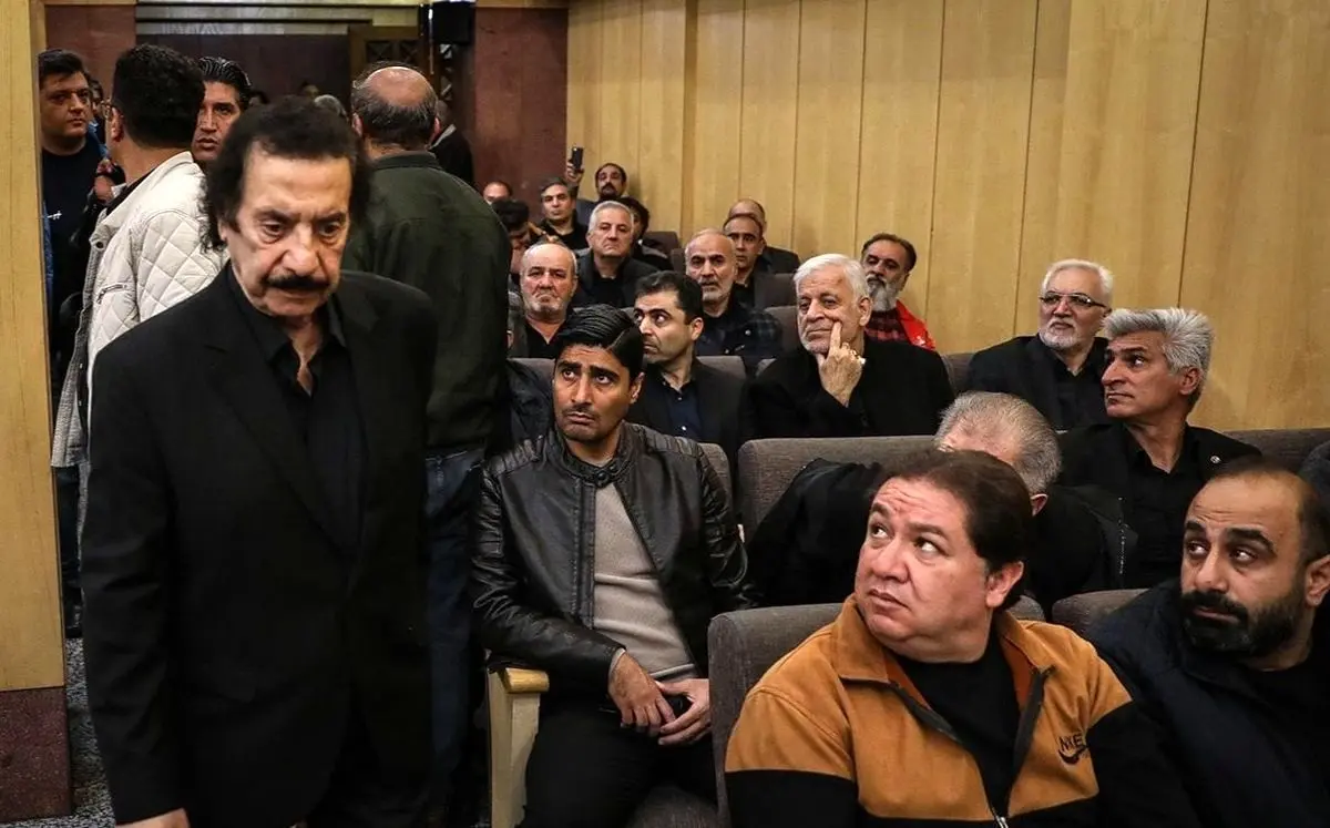 عباس قادری و جواد یساری در مراسم ترحیم مادر حمید استیلی
