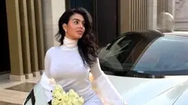 ژست جورجینا رودریگز با فراری لاکچری ۶۰۰ هزار دلاری همزمان با حواشی رونالدو در النصر
