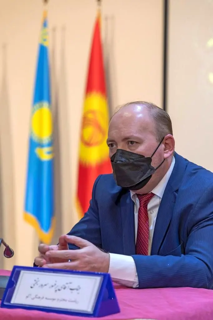 رقابت 870 اثر در دومین جشنواره نخ و نگاره/ رونمایی از لباس ایرانیان باستان