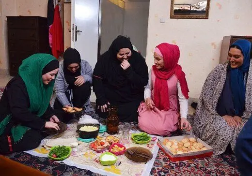 سحر قریشی و ملیکا شریفی‌نیا در «پانسیون دختران»/ عکس