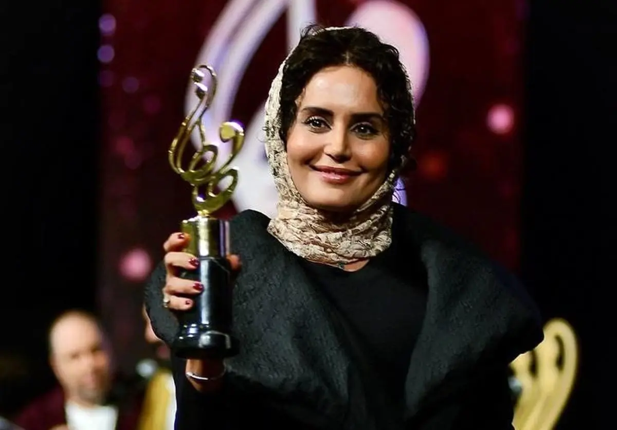 لحظه اعلام بهترین بازیگر زن به الناز شاکردوست
