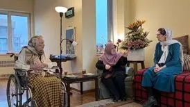 حضور سخنگوی دولت در خانه ثمینه باغچه بان برای حل مسئله سکونت او
