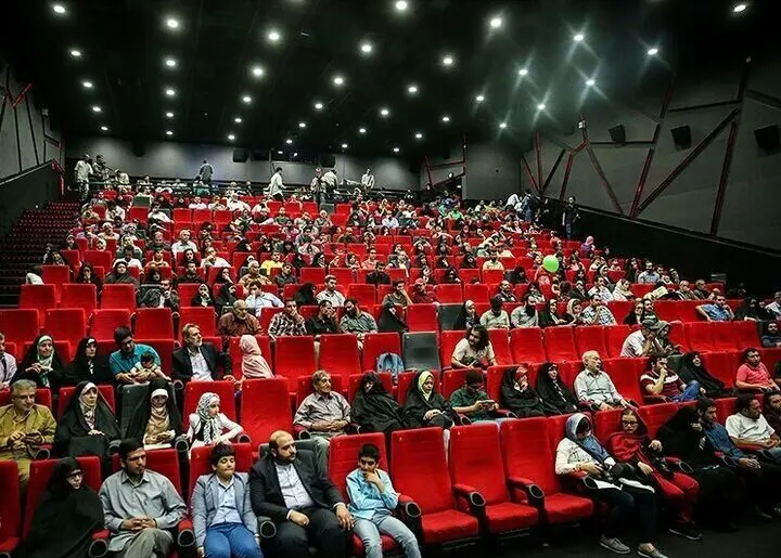اکران یک فیلم آمریکایی در سینماهای ایران