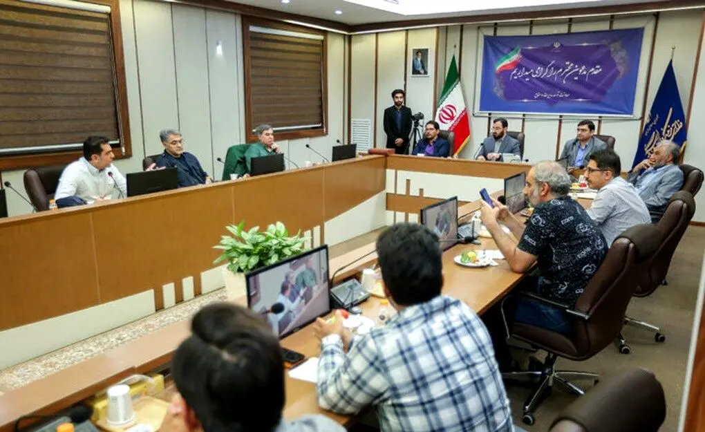 نشست مدیران پلتفرم‌ها با قائم مقام وزیر ارشاد: با ما اصلا صحبتی نشد/ ساترا نمی‌تواند رگولاتوری را انجام دهد/ صدا و سیما متولی درستی برای این کار نیست/ تصور حل شدن مساله با ارعاب و تهدید خیلی کودکانه است
