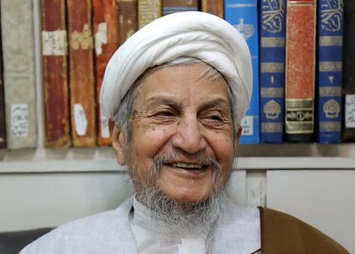 اعتراض فرزند آیت الله صانعی به ۱۰ بار «هتک حرمت بقعه» پدرش با وجود دوربین فعال/ عکس