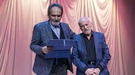 تقدیر از عزت‌الله رمضانی‌فر پیشکسوت تئاتر، سینما و تلویزیون در لانگ شات