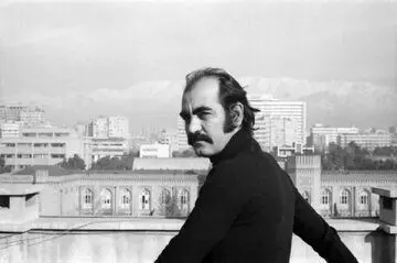 هنرمندی که آثارش را به خاطر یک حرف به آتش کشید
