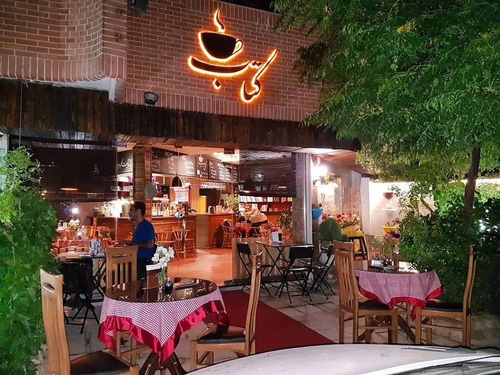 کافه کتاب مشهد تعطیل می شود؟| عابس قدسی: برچسب ضد انقلاب زدند| اینجا هویت فرهنگی مشهد است!
