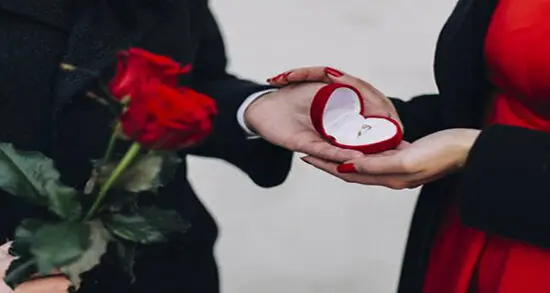 خواستگاری عاشقانه متین امین با حضور رهام هادیان/ ویدئو
