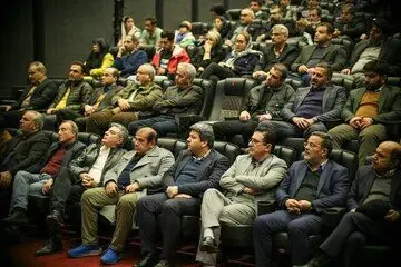 خزاعی: سینماگرانِ کنج عزلت گزیده به صحنه برگردند
