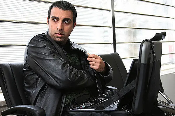 پولاد کیمیایی برای اولین بار روی صحنه تئاتر می‌رود
