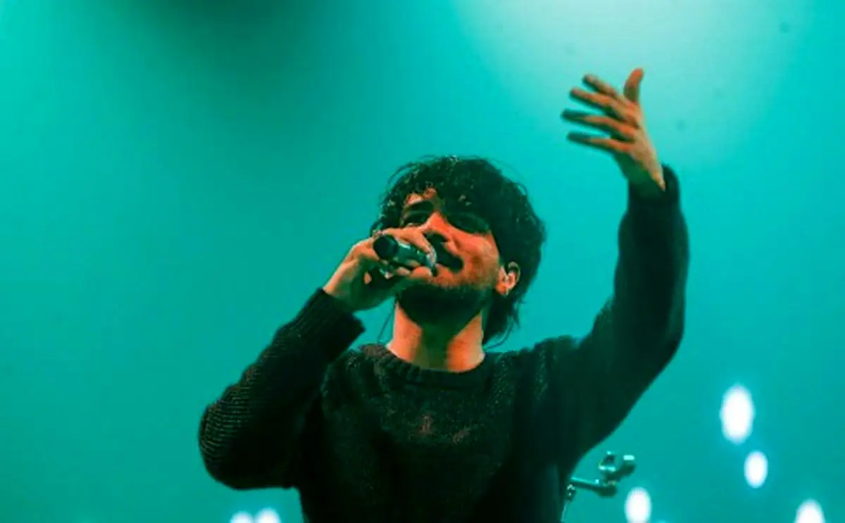 یک خواننده‌ی موسیقی پاپِ کشور، به‌دلیل نارضایتی‌اش از صدای کنسرت، پول بلیتِ مخاطبان را برگرداند
