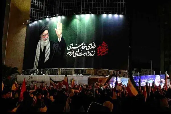 دیوارنگاره جدید میدان ولیعصر (عج) را ببینید