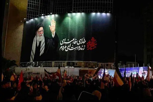 دیوارنگاره جدید میدان ولیعصر (عج) را ببینید