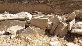 حریم گورستان را شکسته‌اند و سنگ‌قبرها را به آتش کشیده‌اند
