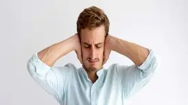 دلایل سرگیجه و وزوز گوش و راه های درمان آن