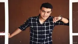 تسنیم و مهر: حسین زرینجویی، طنزپرداز لرستانی،حاضر به تحریک و تهییج مردم نشد / او در منزل پدری خودکشی کرد
