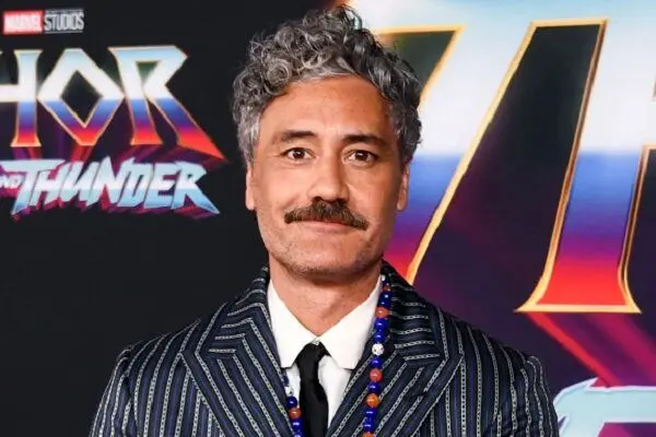 تایکا وایتیتی با کمدی فوتبالی برمی‌گردد/ تغییر زمان اکران فیلم
