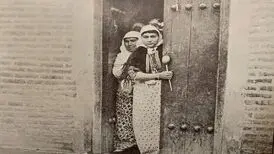 سوگلی ناصرالدین‌شاه با لباس چینی