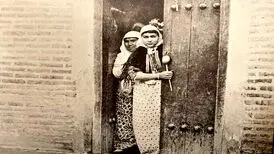 سوگلی ناصرالدین‌شاه با لباس چینی