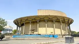 اداره تئاتر شهر را چه کسی برعهده گرفت؟
