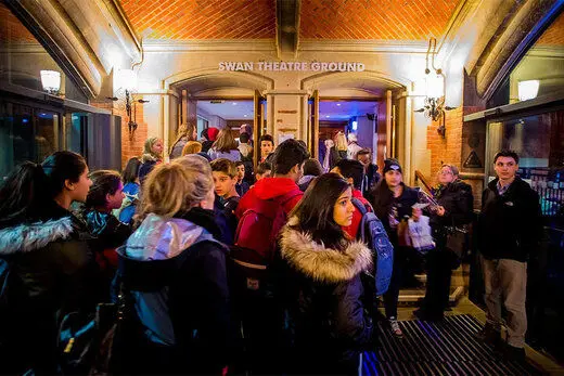 تئاتر بعد از کرونا جان گرفت/احیای دوباره سالن «سوآن تئاتر» لندن
