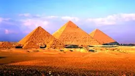 چند هرم در مصر باستان ساخته شد؟
