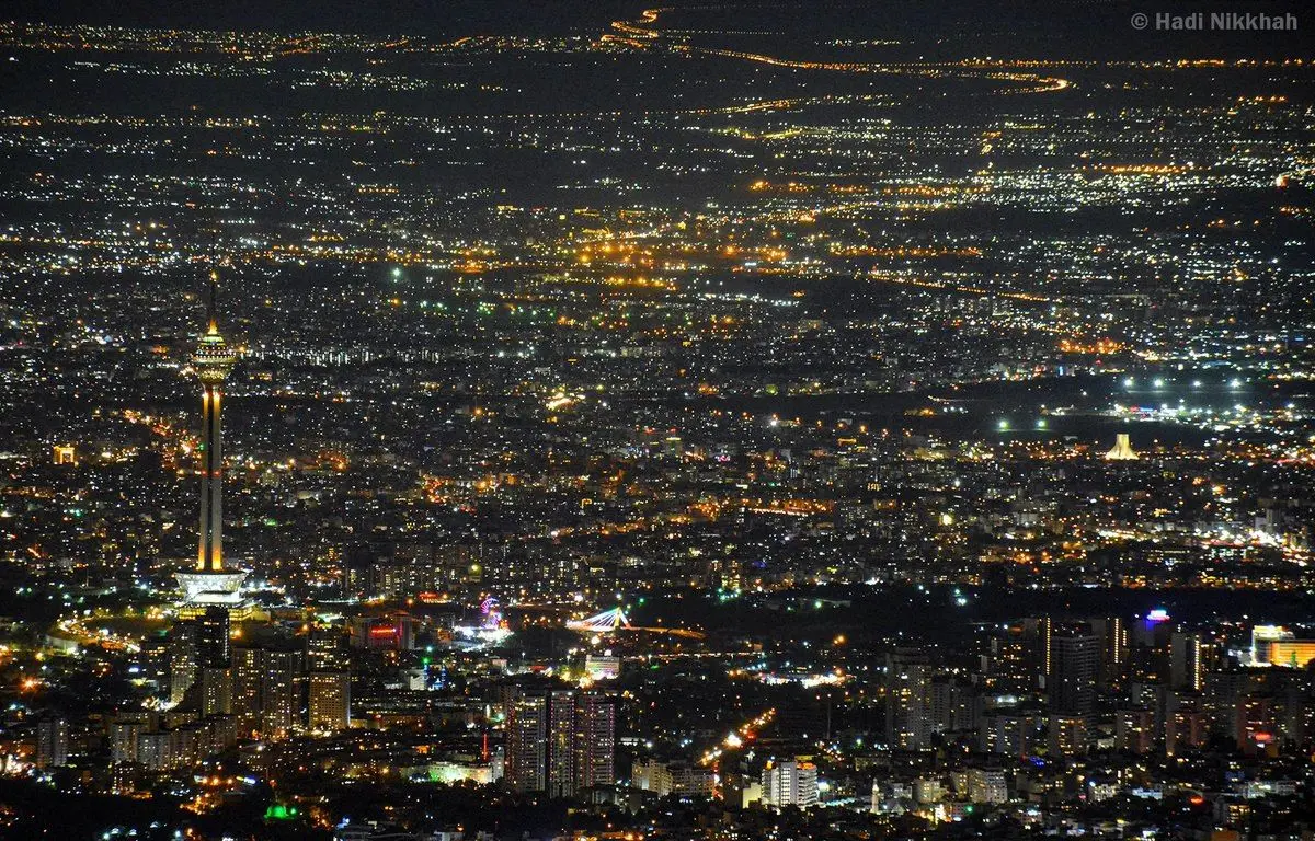 یک عکس خیلی تماشایی از شب‌های تهران

