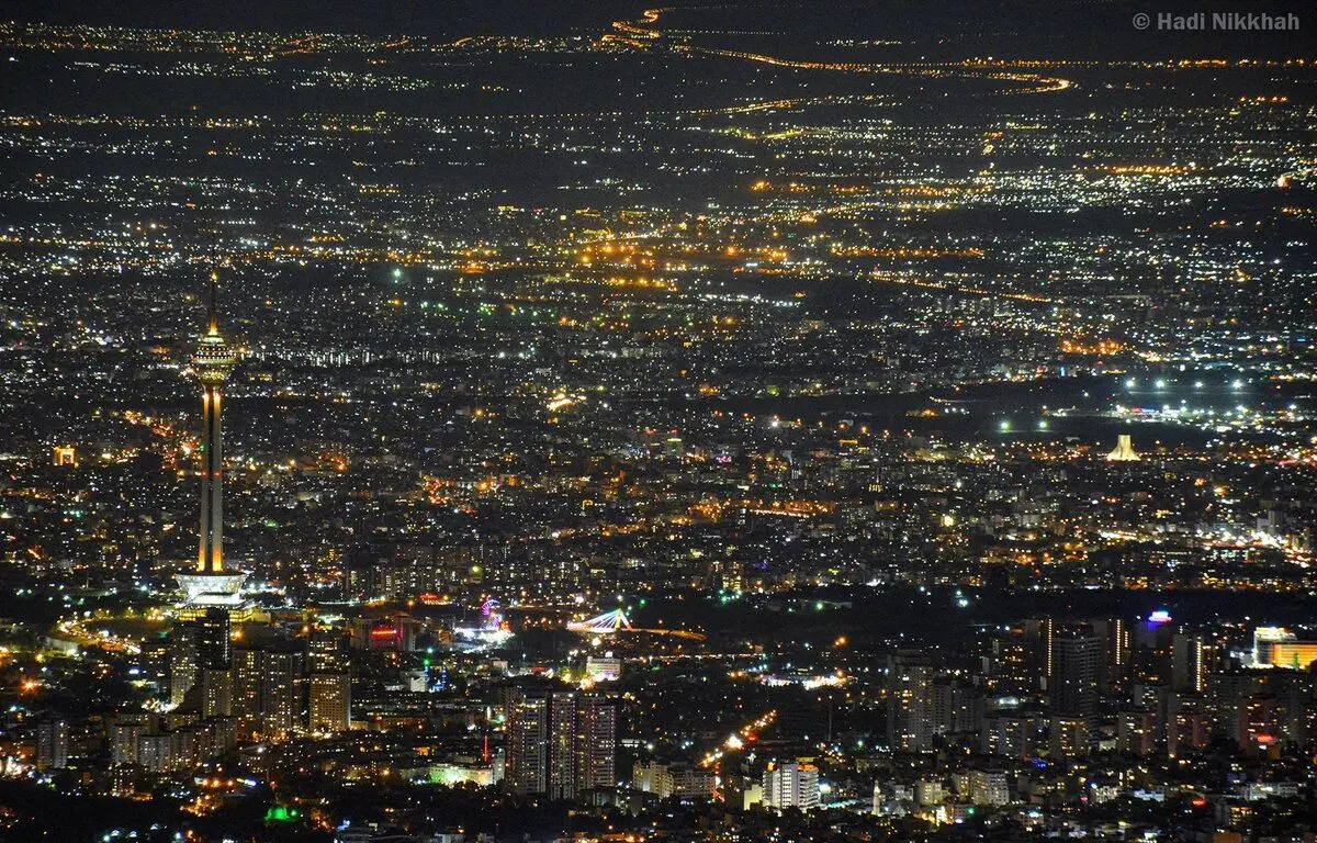 یک عکس خیلی تماشایی از شب‌های تهران
