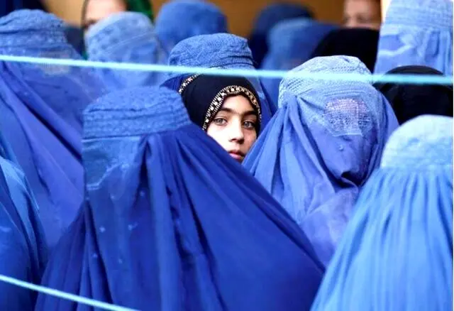 بستری ایرانی برای تحصیل دخترانِ افغان
