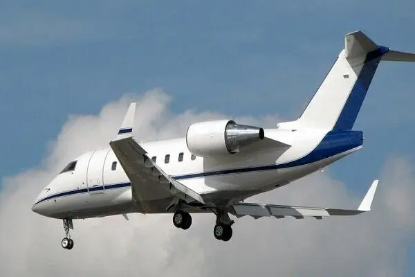 این هواپیما در خیابان‌های اهواز چه می‌کرد؟ | فیلم